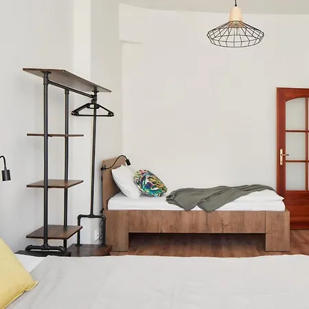 דירה Days - Spacious 3bdr - Trendy Neighbourhood