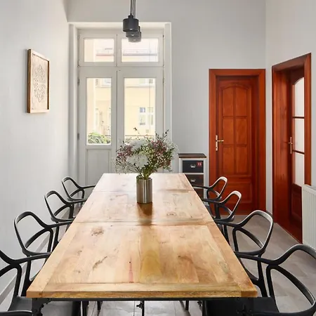Days - Spacious 3bdr - Trendy Neighbourhood דירה פראג