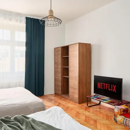 דירה Days - Spacious 3bdr - Trendy Neighbourhood *