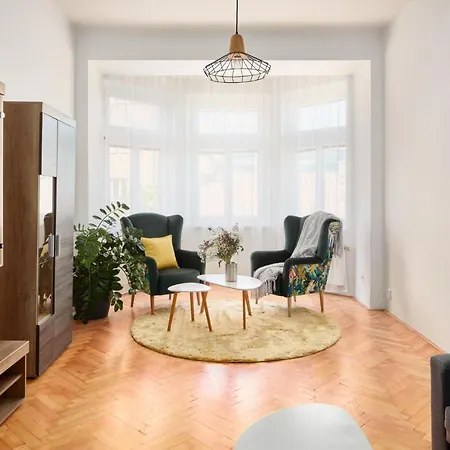 Days - Spacious 3bdr - Trendy Neighbourhood