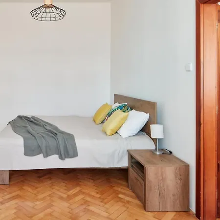 Days - Spacious 3bdr - Trendy Neighbourhood