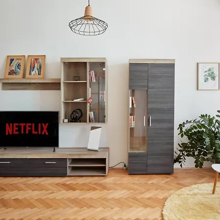 Days - Spacious 3bdr - Trendy Neighbourhood דירה פראג
