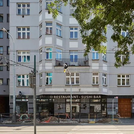 Daire Days - Spacious 3bdr - Trendy Neighbourhood Prag